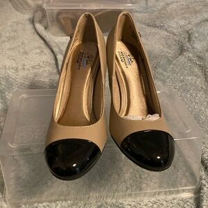 Life Stride size 8M dress pumps